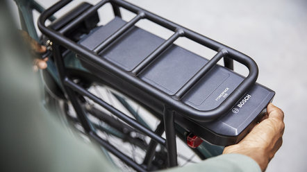 1. E-Bike-Akku unter dem Gepäckträger