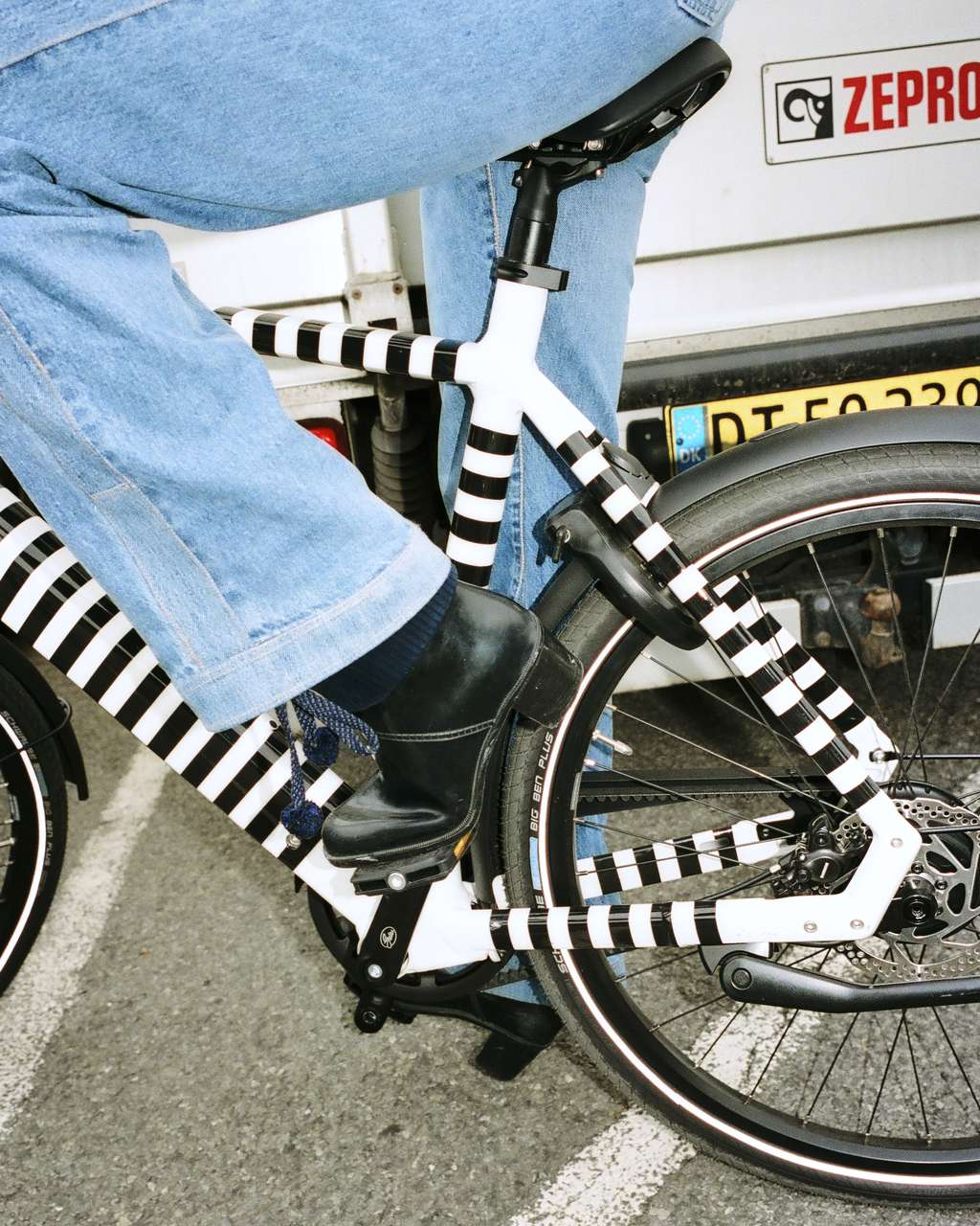 2026_MADSN_GAZELLE_BIKE_BK 9